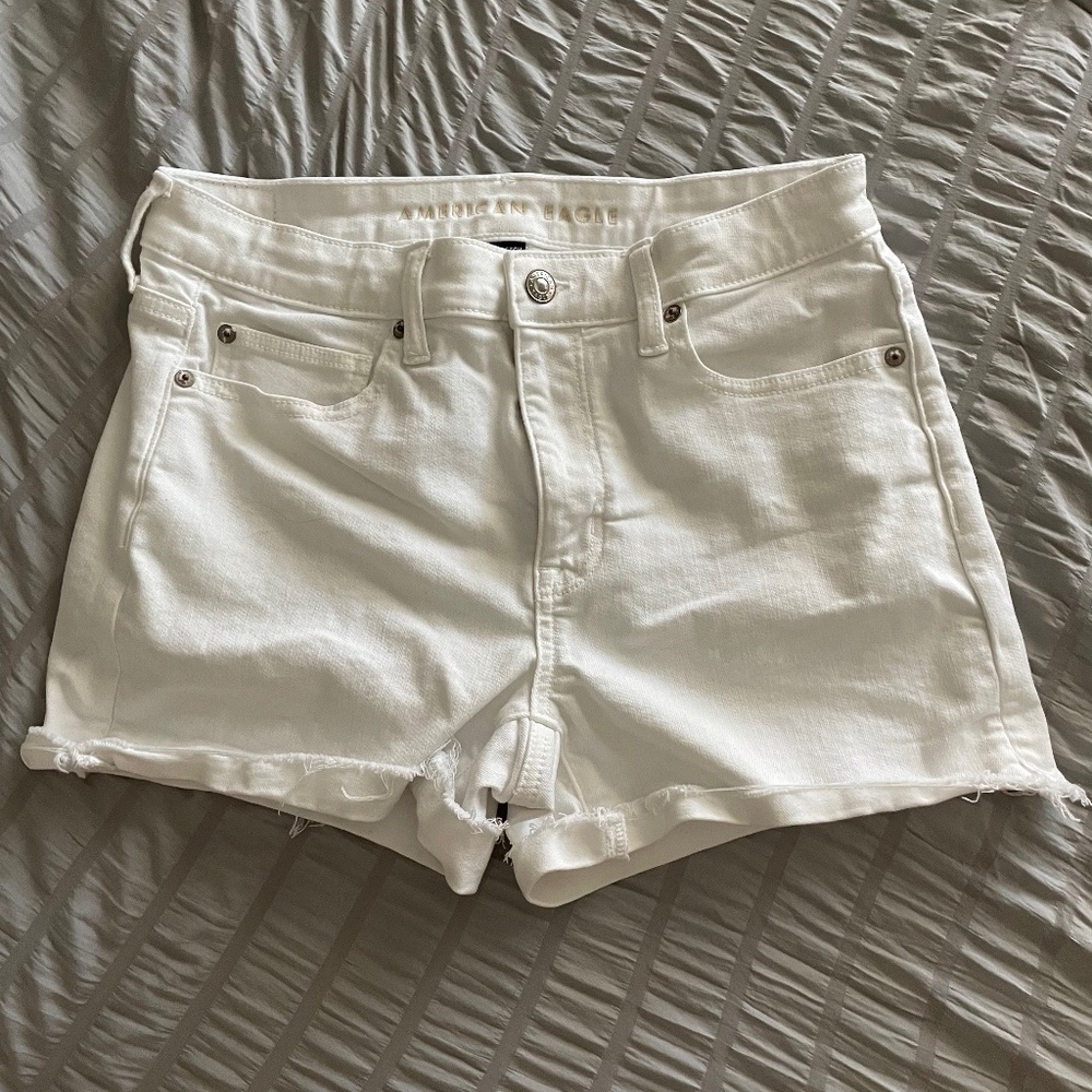 White jean AE shorts
